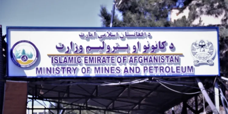په ۵ ولایتونو کې د ۷۰۰ میلیونه ډالرو په لګښت د سمنټو کارخونې جوړېږي
