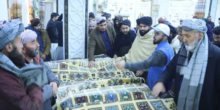 بلخ کې د لاسي صنایعو او کورنیو تولیداتو یو ورځنی نندارتون ترسره شو