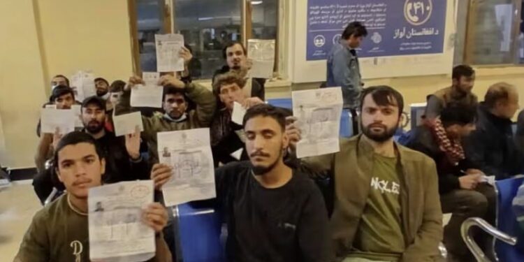 کډوالو وزارت: روانه اونۍ لسګونه افغان بندیان له عراق او پاکستانه راستانه شوي