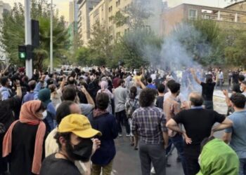 ایران؛ په روانو لاریونونو کې د وژل شویو کسانو شمېر ۳۴ ته رسېدلی