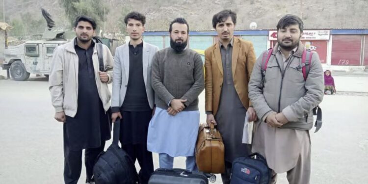 افغانستان کې؛ بند پاتې پاکستاني محصلانو ته پر تورخم د اوښتو اجازه ورکړل شوې