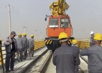 ازبکستان: د ټرانس ـ افغان ریل پټلۍ د امکان سنجونې چارې روانې دي