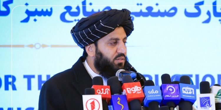 برېښناشرکت؛ کابل کې د ۳۴ مېګاواټه لمریزې برېښنا پروژې چارې پیل کړې