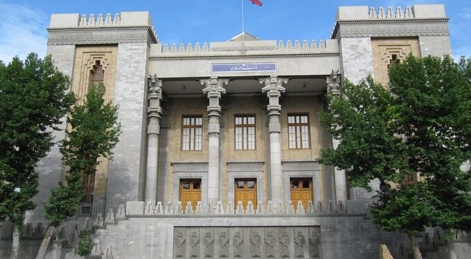 ایران په تهران کې د برېتانیا سفیر احضار کړی