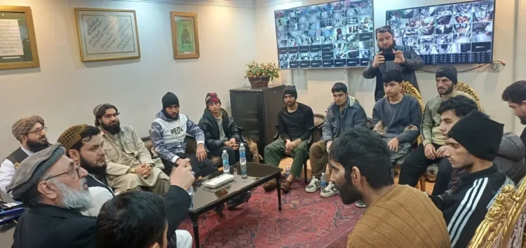 د ایران او ترکیې په سرحد کې بند پاتې افغانانو سره بیړنۍ مرسته شوې