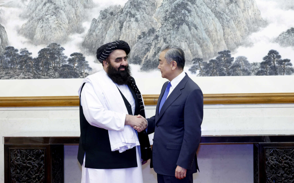 وانګ يي مولوي امير خان متقي ته د خواخوږۍ پيغام را لېږلی