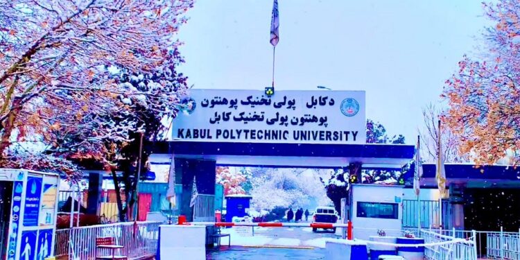 د کابل له پولي تخنیک پوهنتونه څه باندې زر کسه انجنیران فارغ شول