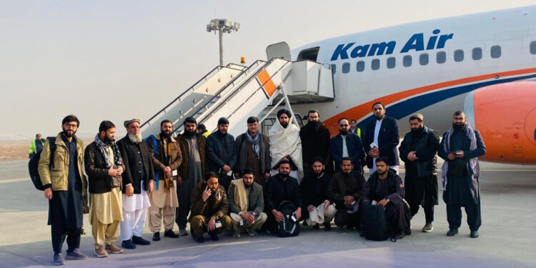 د کانونو او پټرولیم وزارت مسلکي پلاوی ازبکستان ته ولاړ