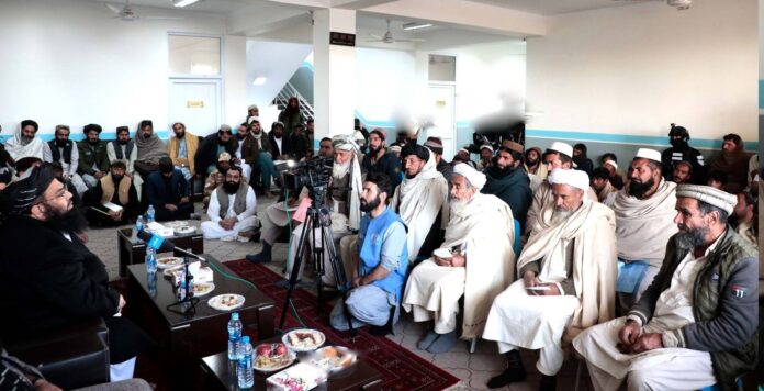 مولوي عبدالکبیر: په ټول توان د کډوالو ستونزو ته رسېدنه کوو