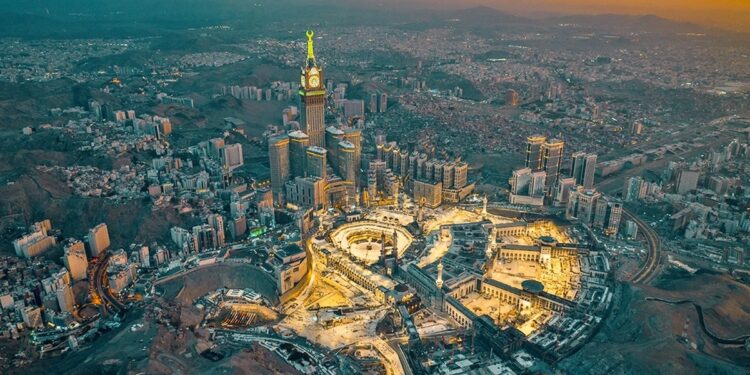 سعودي عربستان د افغانانو لپاره د حج او عمرې ویزې زیاتوي