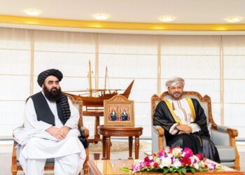 مولوي امیر خان متقي له خپل عماني سیال سره ټلیفوني خبرې کړې