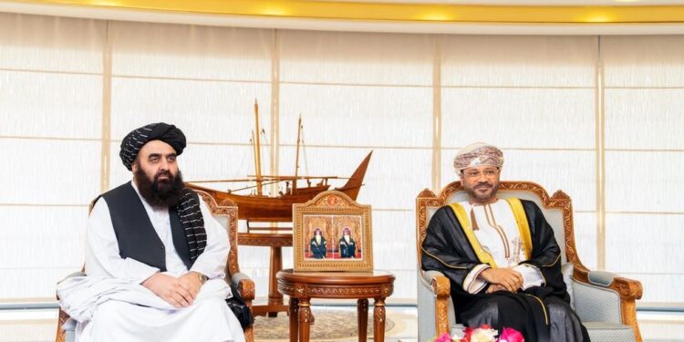 مولوي امیر خان متقي له خپل عماني سیال سره ټلیفوني خبرې کړې