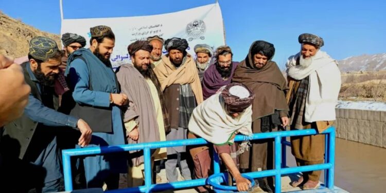 لوګر؛ څرخ ولسوالۍ کې د یوه سربند جوړولو چارې بشپړې شوې