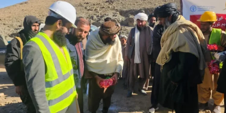 کندهار؛ نېش ولسوالۍ کې د اوبو یوه بند د رغولو چارې پیل شوې