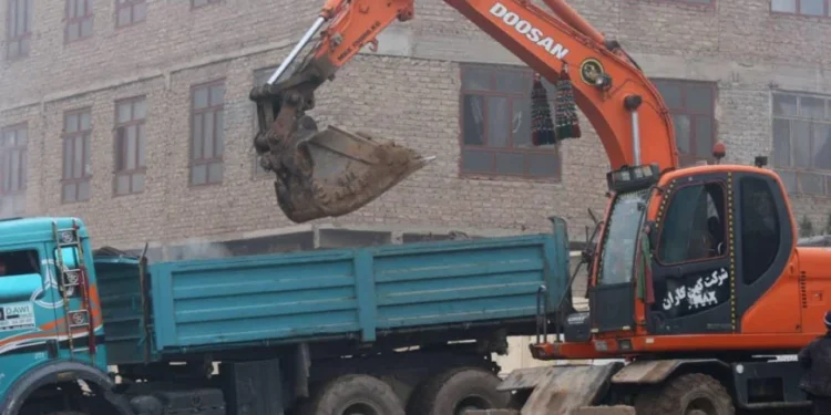 هرات کې د فرعي کوڅو او سړکونو د کانکرېټ کولو چارې پيل شوې