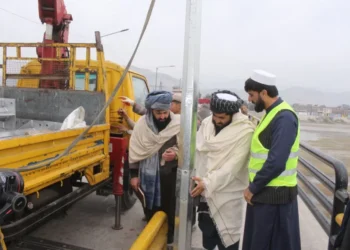 ننګرهار؛ د سړکونو د روښنایۍ (لایټینګ) پروژې چارې پیل شوې