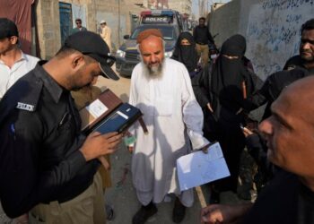 یو این ایچ سي ار: هره ورځ زرګونه افغانان له پاکستان څخه ایستل کېږي