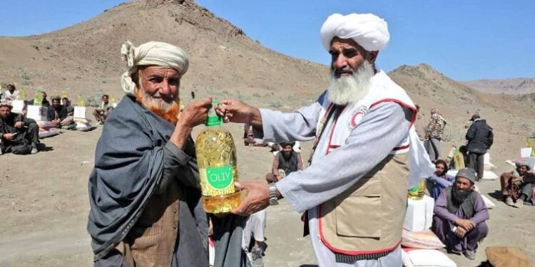 فاریاب او پکتیکا کې پر نږدې ۳ نیم زره اړمنو کورنیو مرستې وېشل شوې
