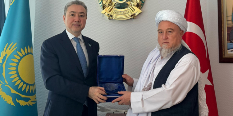 افغان او قزاقستاني لوري د اړیکو پر پراختیا خبرې کړې دي