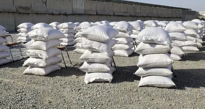 کندهار؛ نږدې ۳۰۰۰ اړمنو کورنیو ته پیسې او ژمني توکي وېشل شوي