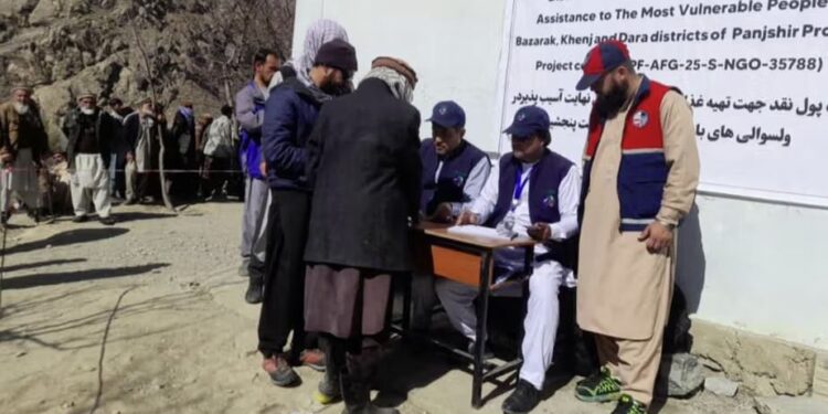 په ۳ ولایتونو کې؛ پر څه باندې ۵ زره اړمنو کورنیو مرستې وېشل شوې دي