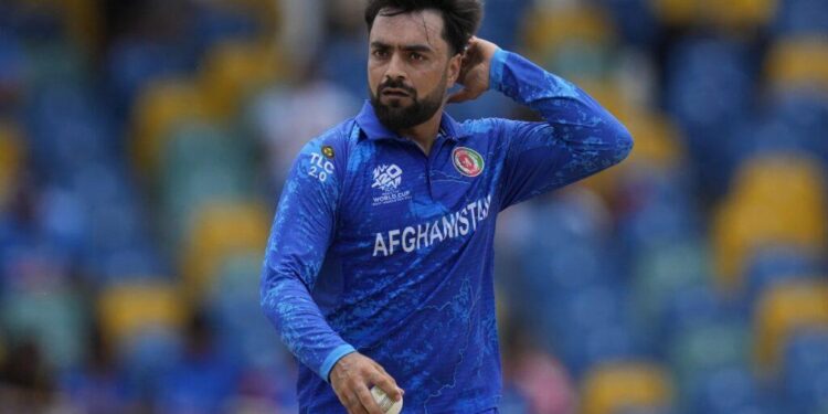 حامد کرزي راشدخان ته د نوي نړۍوال ریکارډ مبارکي ویلې