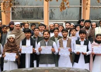لوګر کې د ویناوالۍ روزنیز کورس څخه لسګونه ځوانان فارغ شول