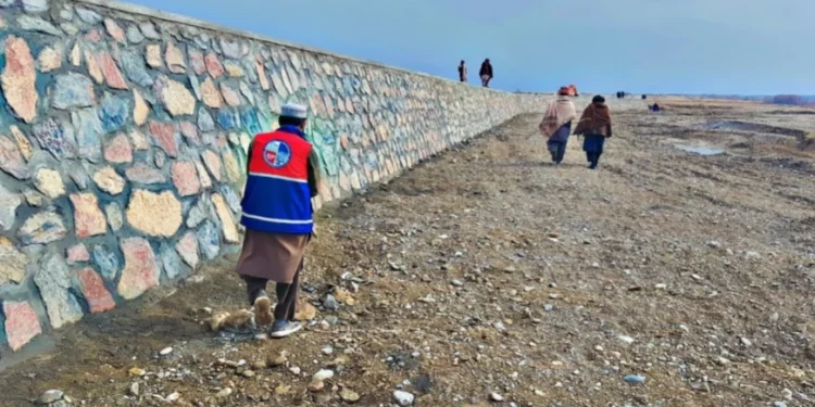 زابل کې د یوه استنادي دېوال د جوړلو چارې بشپړې شوې دي