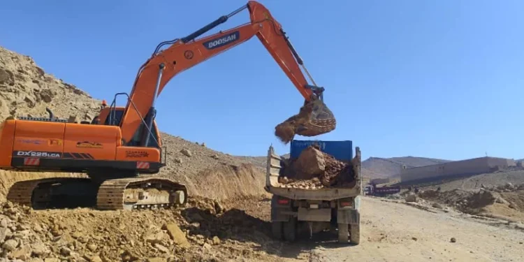 روزګان؛ د ۶۰۰ میلیونه افغانیو په لګښت د سړک رغولو چارې پیل شوې