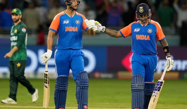 کرک؛ د هند او پاکستان نننۍ لوبې ته خلک بې صبرانه شېبې شماري