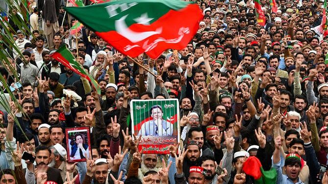 تحریک انصاف ګوند پاکستان کې د پراخو لاریونو لپاره چمتووالی پيل کړی