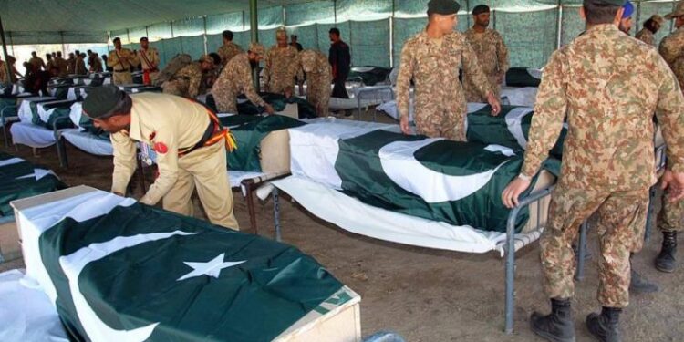 راپورونه: د روژې په لومړۍ اونۍ کې تر ۲۰ ډېر پاکستاني سرتېري وژل شوي