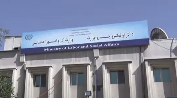 د کار او ټولنیزو چارو وزارت: مسلکي کارګرو ته د اسنادو د وېش لړۍ پیل شوې