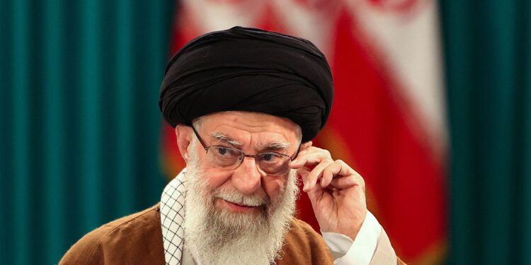 د خامنه ای تر وژنې وروسته، د ايران راتلونکی وضعيت به څنګه وي