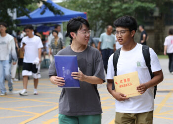 د چين په لوړو زده کړو کې د شمولیت کچه له ۶۰٪ څخه اوښتې ده