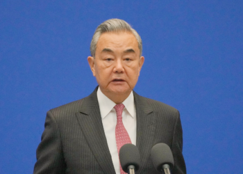 د چين او بحرین خارجه وزيرانو ټیلېفوني خبرې وکړې