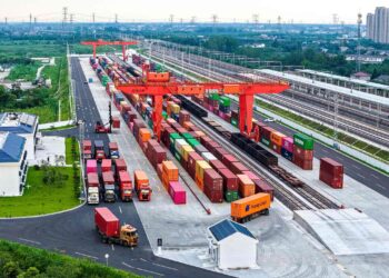 د روان کال په لومړيو ۲ مياشتو کې د چين د صادراتو او وارداتو اندازه ۱۸ اعشاريه ۳ سلنه زياته شوې