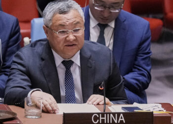 چين: غواړو چې له بېلا بېلو خواوو سره د افغانستان مسئلې د سياسي حل لپاره ګډې هڅې وکړي