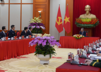 د ویتنام کمونېست ګوند د مرکزي کميسيون عمومي منشي تو لام د چين له درېو وزیرانو سره وليدل