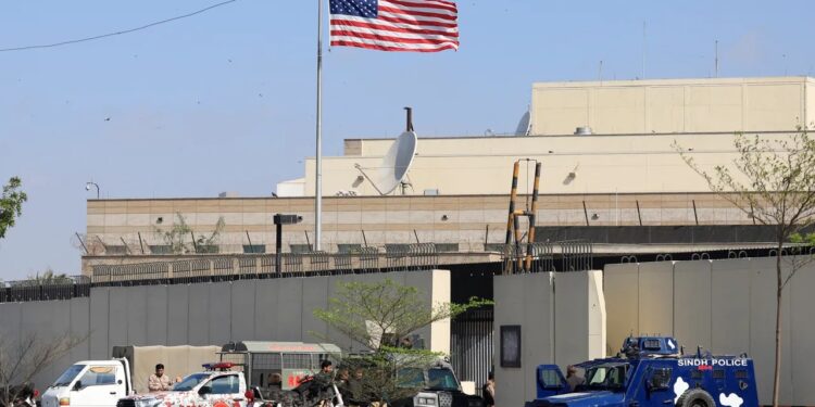 پاکستان؛ د امریکا سفارت د امنیتي اندېښنو له امله د کارکوونکو پر تګ راتګ محدودیتونه ولګول