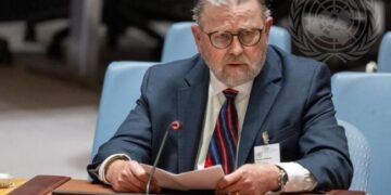 امریکايي شنونکی: واشنګټن د منځني ختیځ د جګړې حقیقت له خلکو پټوي