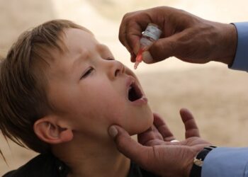 د هیواد په ۲ ولایتونو کې نن د پولیو واکسین کمپاین پیلېږي