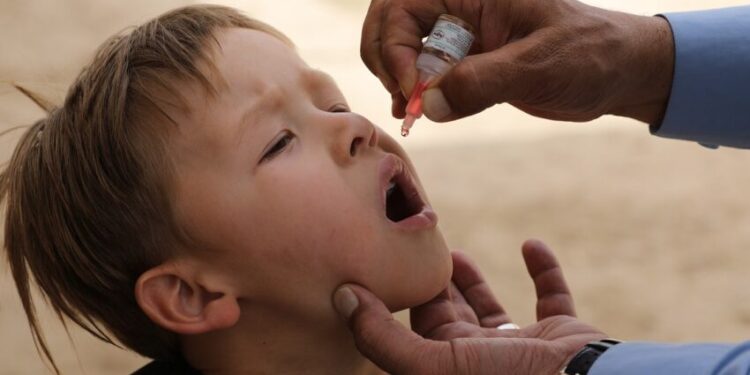 د هیواد په ۲ ولایتونو کې نن د پولیو واکسین کمپاین پیلېږي