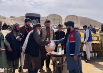 بلخ؛ له نږدې ۱۵۰۰ اړمنو کورنیو سره د خوراکي توکو مرسته شوې