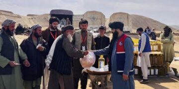 بلخ؛ له نږدې ۱۵۰۰ اړمنو کورنیو سره د خوراکي توکو مرسته شوې