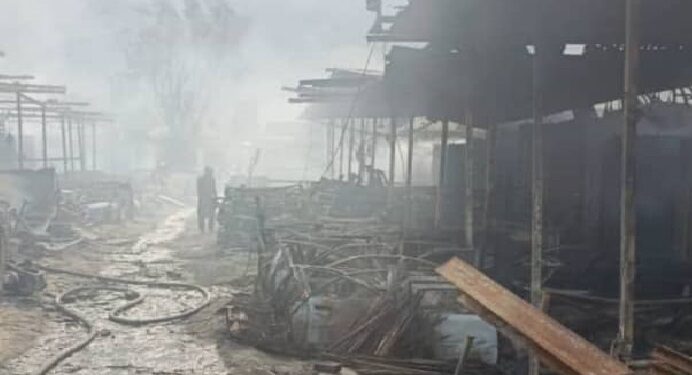 فطرت: د پاکستان د برید له کبله تورخم کې ۳۰۰ میلیونه زیان اوښتی