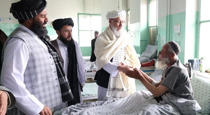 مولوي عبدالسلام حنفي له وزیر محمد اکبرخان روغتون څخه لیدنه کړې ده