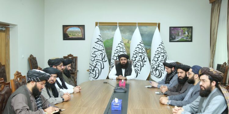 امیرخان متقي بهر کې د افغانستان له سفارتونو او کونسلګریو سره انلاین غونډه کړې