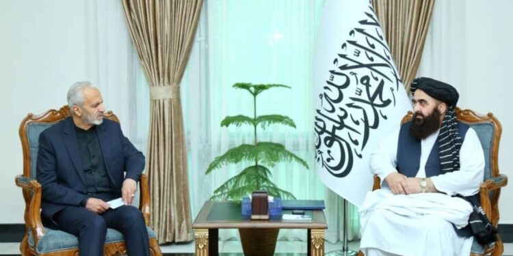 مولوي امیرخان متقي له علي رضا بېکدلي سره کتلي دي