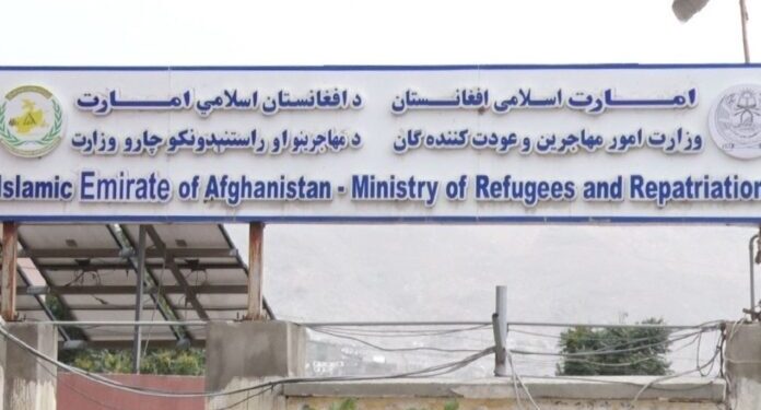 کډوالو وزارت: د کډوالو پر کمپونو هوایي بریدونه ستر جنایت دی